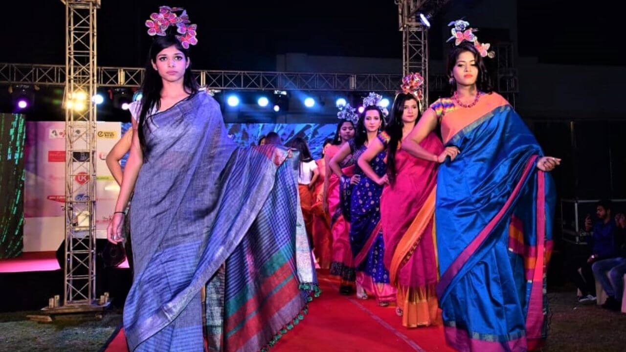 models and women entrepreneurs wearing handloom sarees by digiloom